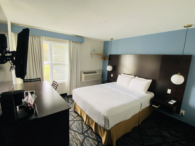 Bedroom 2, Clearwater Lakeshore Motel, Cheboygan