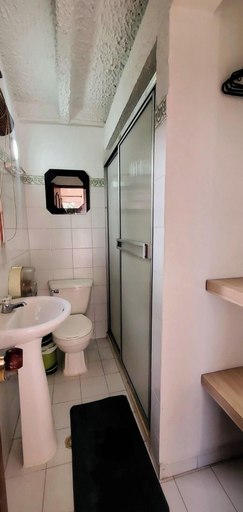 Bathroom 3, El Gran Chaparral, Calarcá