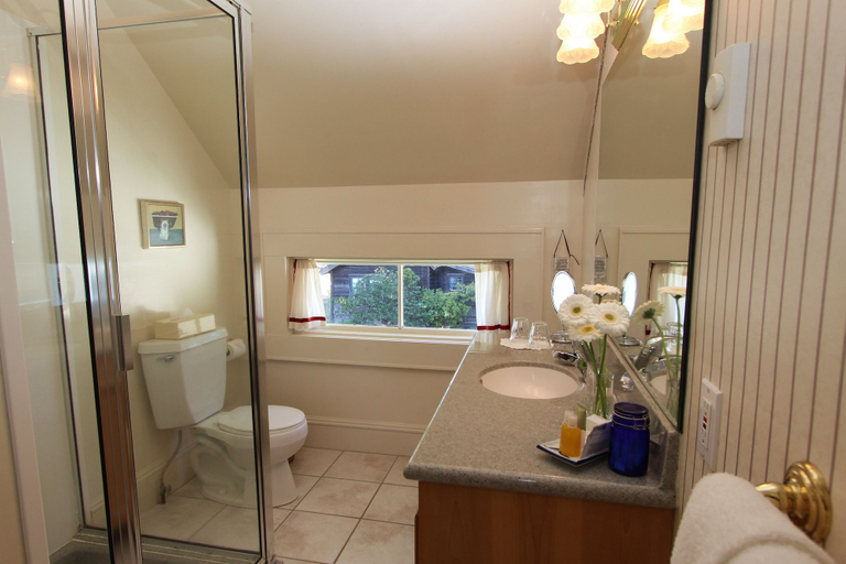 Bathroom 3, Joshua Grindle Inn, Mendocino