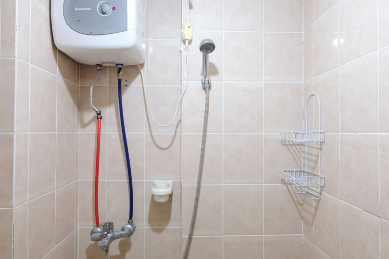Bathroom 2, Spacious 3Br Combined Unit At Pinewood Apartment, Sumedang
