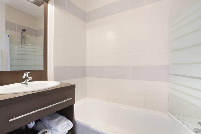 Bathroom 7
