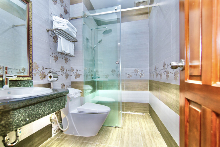 Bathroom 5, Long Bao Chau Hotel, Thủ Dầu Một