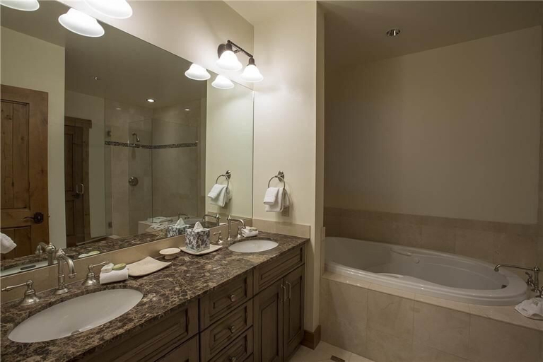Bathroom 4, Belvedere Park 1, San Miguel