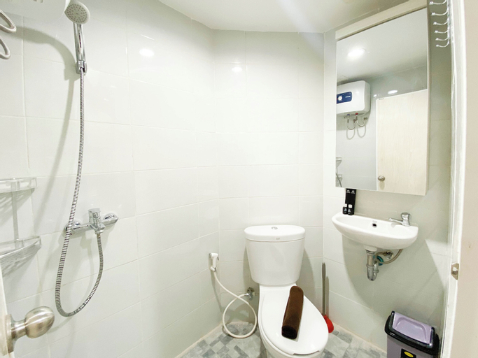 Bedroom 2, Minimalist and Homey Studio Room at Amartha View Apartment By Travelio, Semarang