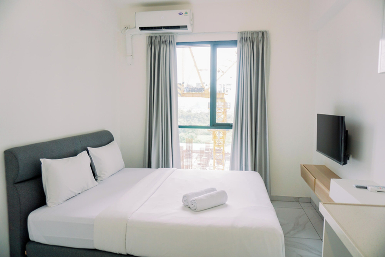 Bedroom 3, Warm And Simply Studio Room Sky House Alam Sutera Apartment, Tangerang