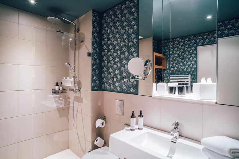Bathroom 5, TOWNHOUSE Berlin, Berlin