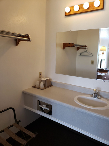 Bathroom 4, Red Bear Inn, Madison