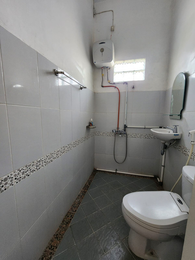 Bathroom 3, Guest House Omah Waris, Sleman