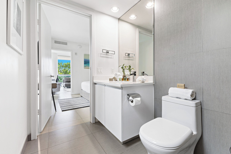 Bathroom 5, Dharma Home Suites Miami at Monte Carlo, Miami-Dade