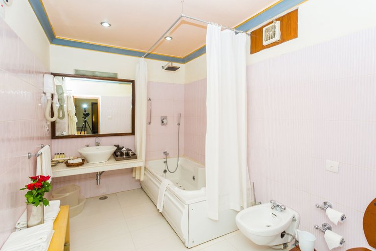 Bathroom 5, Jagmandir Island Palace, Udaipur