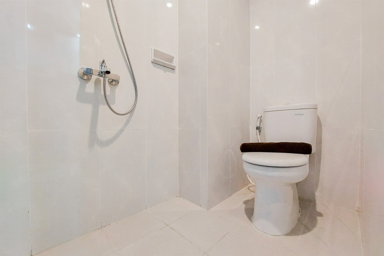 Bathroom 3, Minimalist And Homey Studio Serpong Garden Apartment, Tangerang