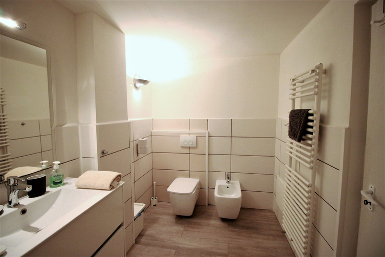 Bathroom 2, Budapest Easy Flat - Teresa Lux Apartment, Budapesti