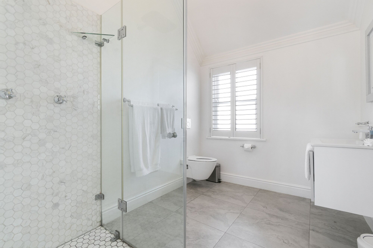 Bathroom 4, Winelands Golf Lodges 3, Cape Winelands