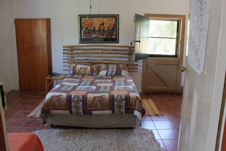 Bedroom 2, Trackers Inn, Cacadu