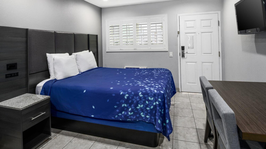 Bedroom 2, Scandia Motel, San Diego