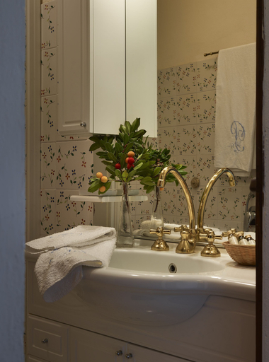 Bathroom 4, Borgo Lucignanello Bandini, Siena