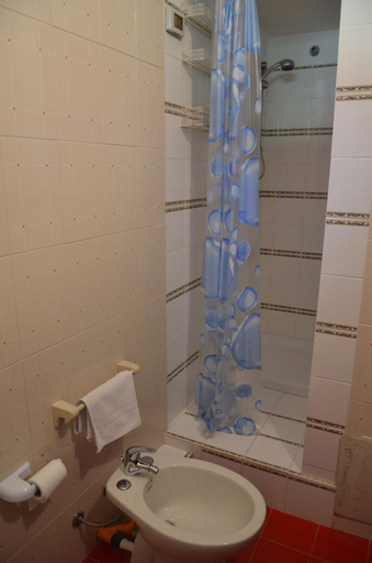 Bathroom 4, Villa Teti, Palermo