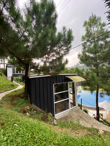 Exterior & Views 11