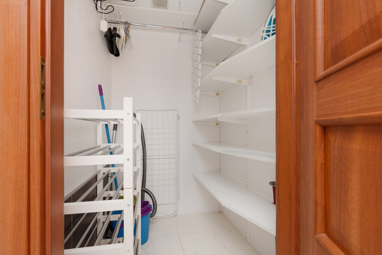 Others 4, Fort Bema Apartment by Renters, Warsaw