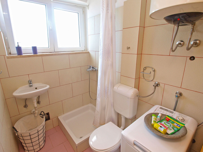 Bathroom 3, Apartment 1470, Fažana