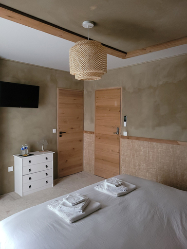 Bedroom 2, GITE LE GEVOT - Nuitée EV6 tout confort, Jura