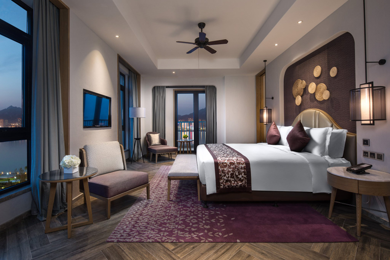 Bedroom 3, Crowne Plaza QINGDAOORIENTALMOVIEMETROPOLIS by IHG, Qingdao