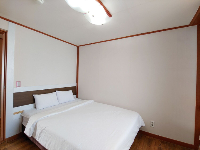 Bedroom 3, Bomulsum, Seogwipo