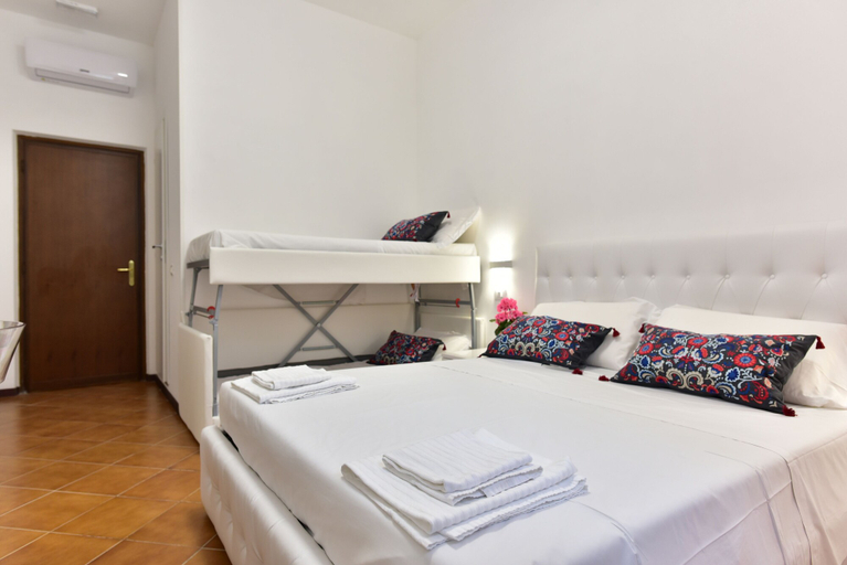Bedroom 4, Rome Terminal House, Rome