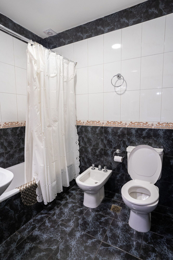 Bathroom 5, Hotel Marilian, Capital