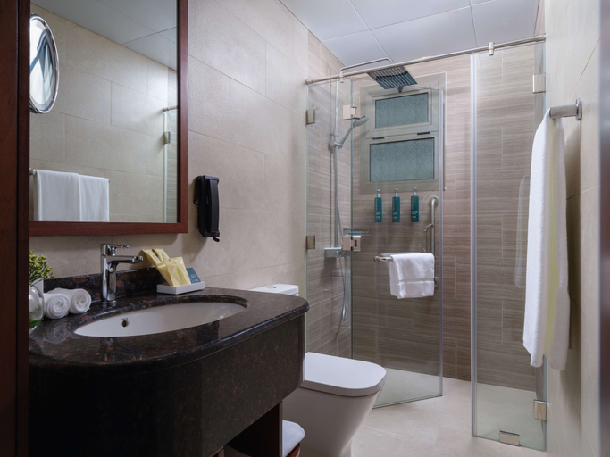 Bathroom 5, DoubleTree by Hilton Muscat Qurum, Muttrah