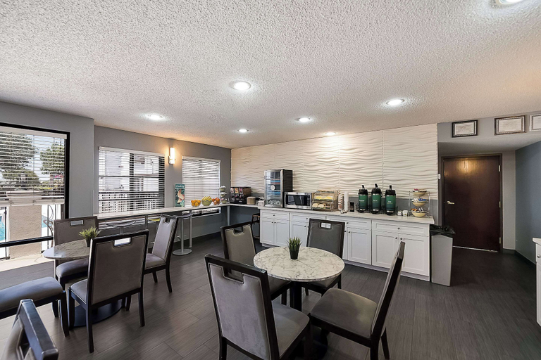 Food & Drinks 4, Quality Inn & Suites Irving DFW Airport South, Irving
