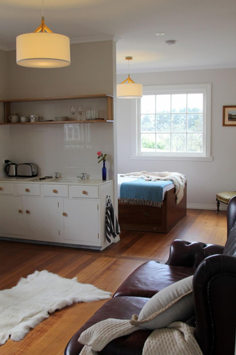 Others 5, Wines for Joanie Cottage, West Tamar - Pt A
