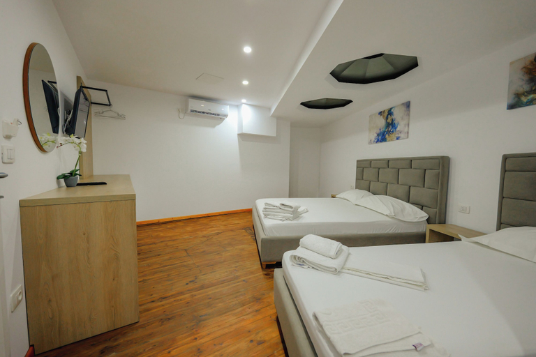 Bedroom 3, Hotel Summer, Sarandës