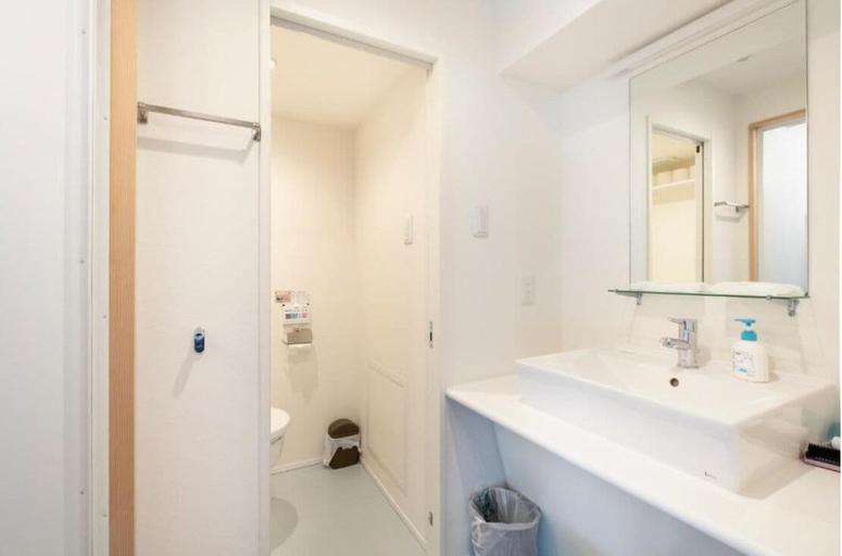 Bathroom 4, Kakigara Hotel, Chūō