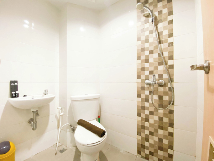 Bathroom 5, Minimalist And Cozy 1Br The Alton Apartment, Semarang