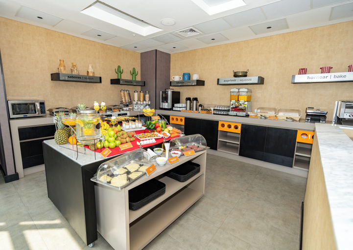 Food & Drinks 5, Hampton By Hilton Santiago Las Condes, Cordillera