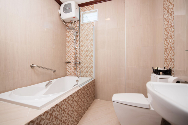 Bathroom 3, Manorom Chateau Hotel, Vientiane
