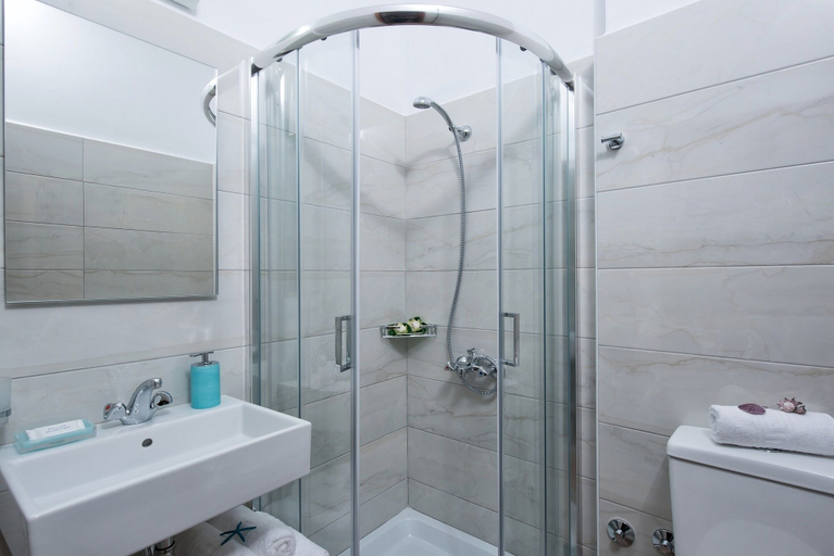 Bathroom 5, Floral Hotel, Crete