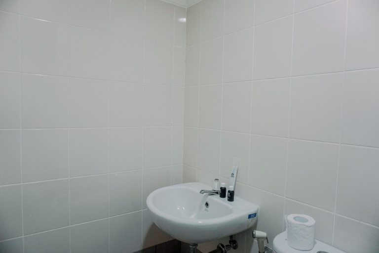 Bathroom 3, Comfort Stay 1Br At Akasa Pure Living Bsd Apartment, Tangerang Selatan