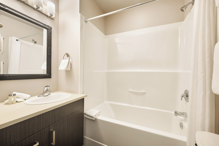 Bathroom 3, SoLo Suites, Capital