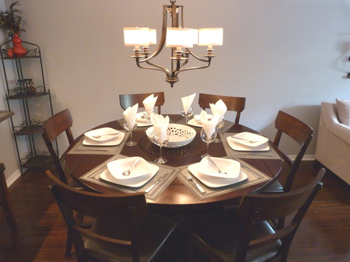 Food & Drinks, Near Theme Parks! Potter's Castle! Gorgeous, 3 BR's, Sleeps 8, Pool!, Osceola