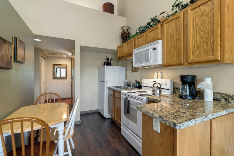 Others 5, Valley View, Coconino