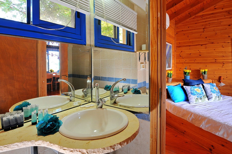Others 5, The Golan Cabin
