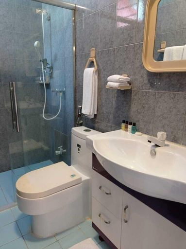 Bathroom, Equator Inn