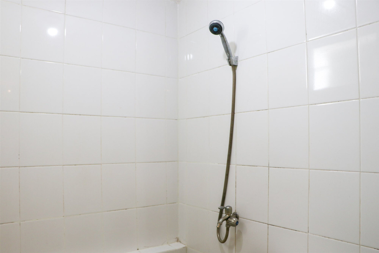 Bathroom 3, Comfort And Modern 2Br At Bassura City Apartment, Jakarta Timur