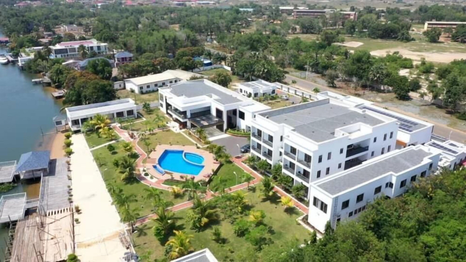 Exterior & Views