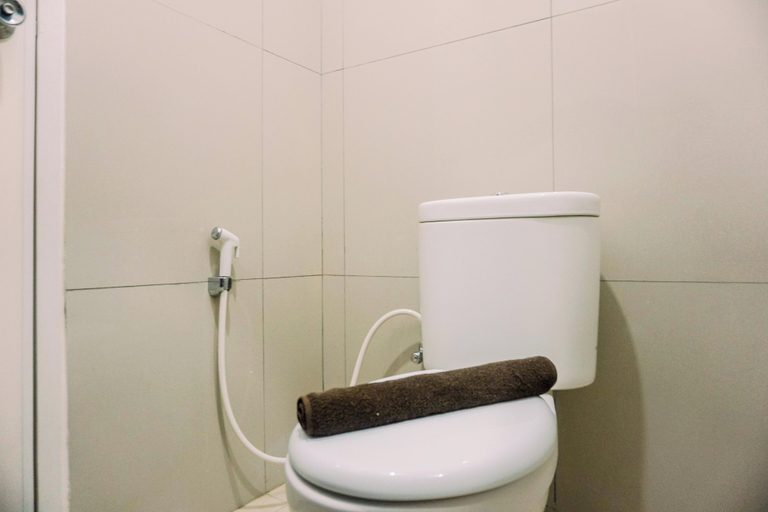 Bathroom 5, Cozy And Simply Look Studio Room Baileys Apartment, Tangerang Selatan