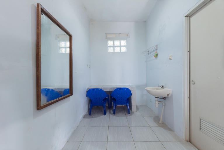 Bathroom 3, Urbanview Hotel D'Pineapple Villa Ciater by RedDoorz, Subang