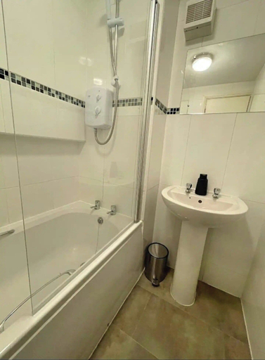 Bathroom 2, Centrally Located Loft Apartment, Sheffield
