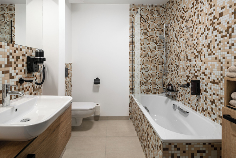 Bathroom 4, Hotel Osvit Aparthotel, Mladá Boleslav